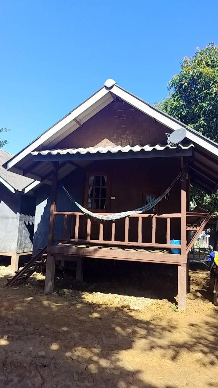 Family Hut Pai Hotel Exterior photo