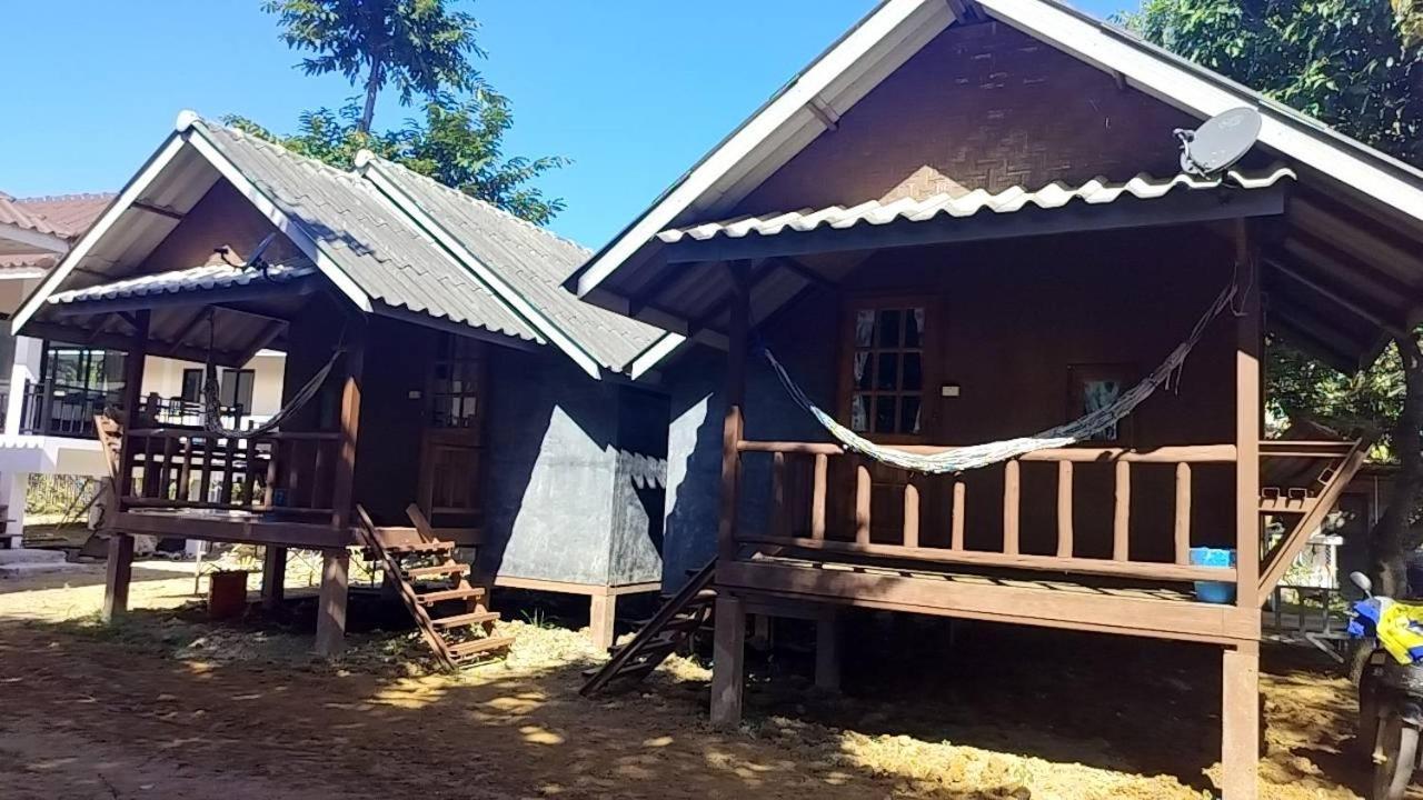 Family Hut Pai Hotel Exterior photo