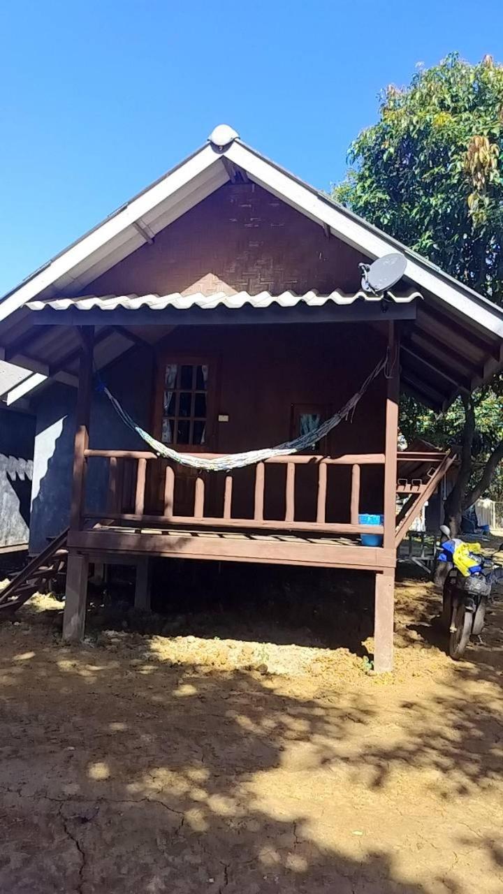 Family Hut Pai Hotel Exterior photo