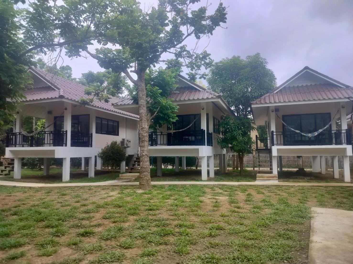 Family Hut Pai Hotel Exterior photo