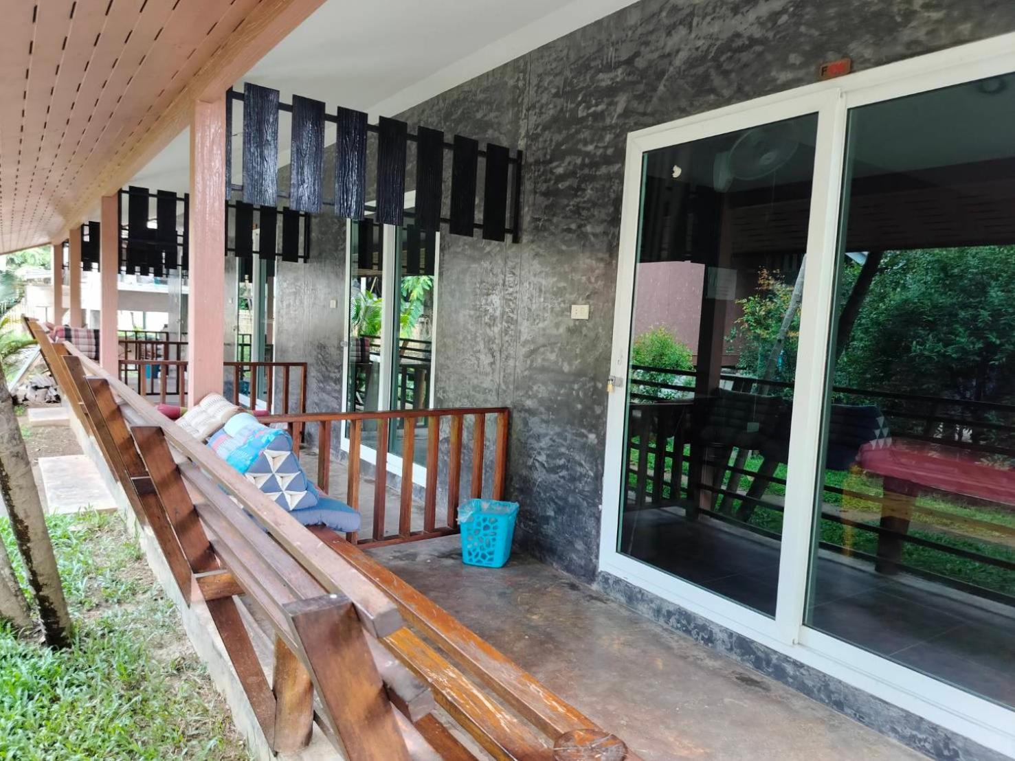 Family Hut Pai Hotel Exterior photo