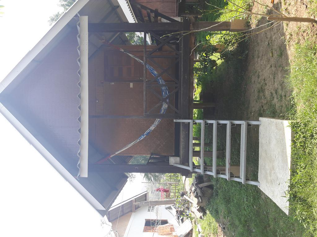 Family Hut Pai Hotel Exterior photo