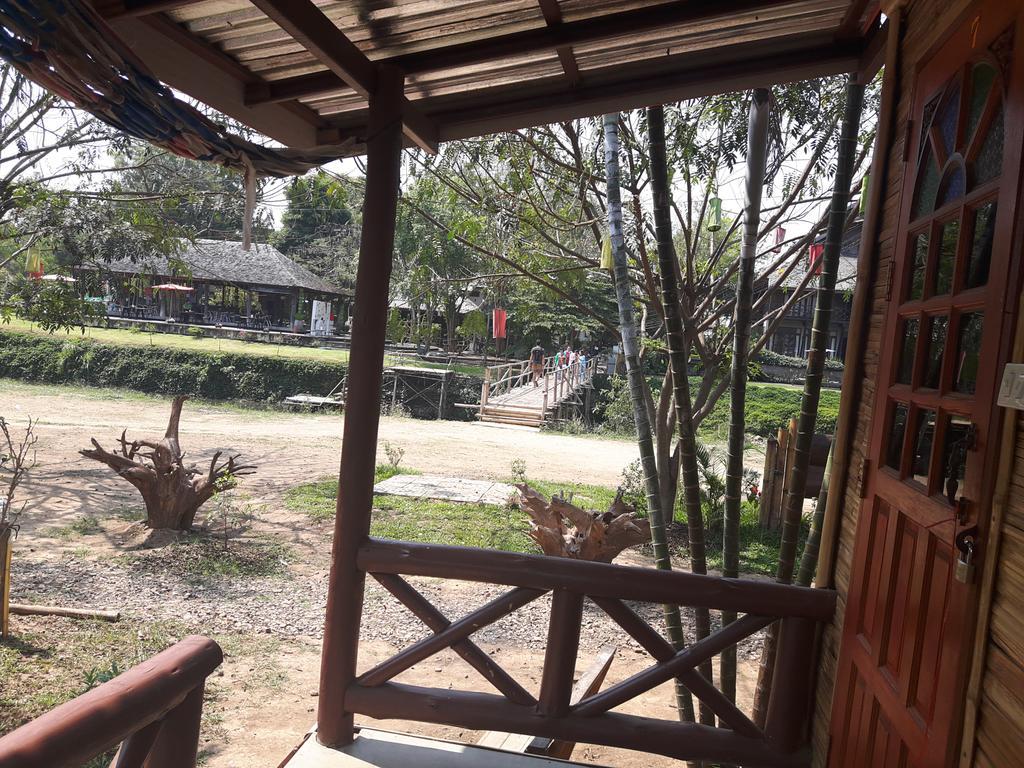 Family Hut Pai Hotel Exterior photo