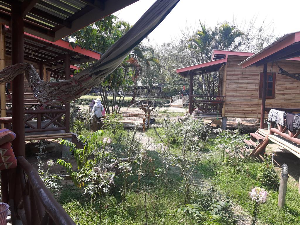 Family Hut Pai Hotel Exterior photo