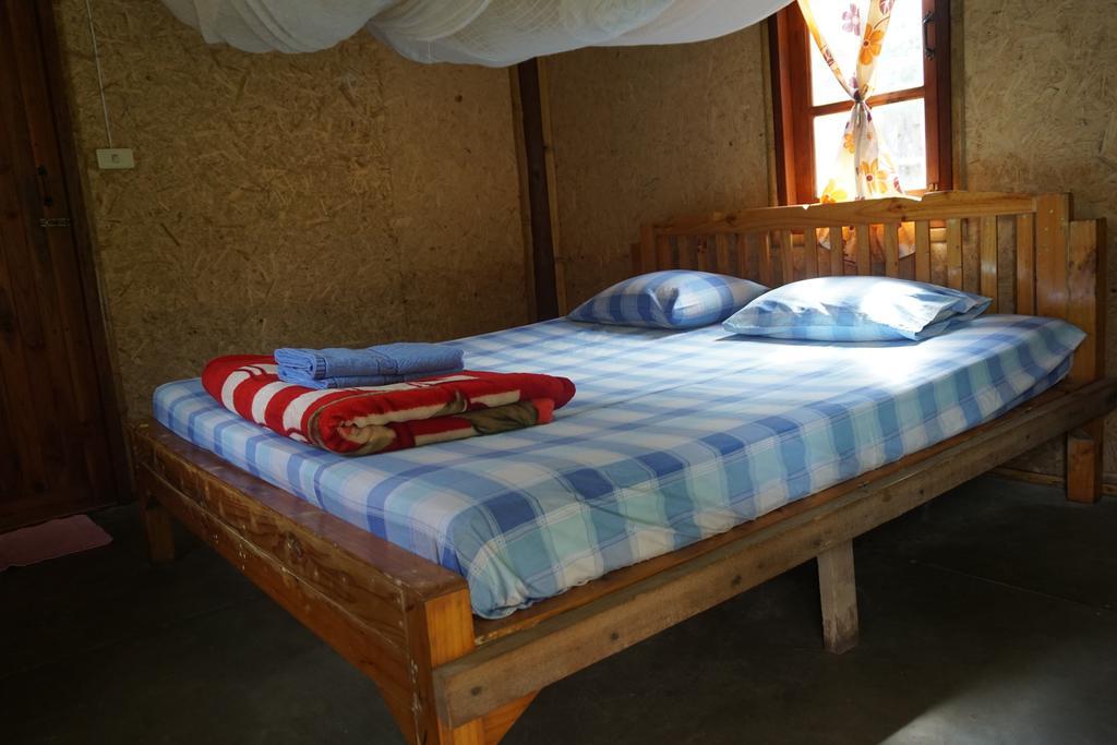Family Hut Pai Hotel Exterior photo