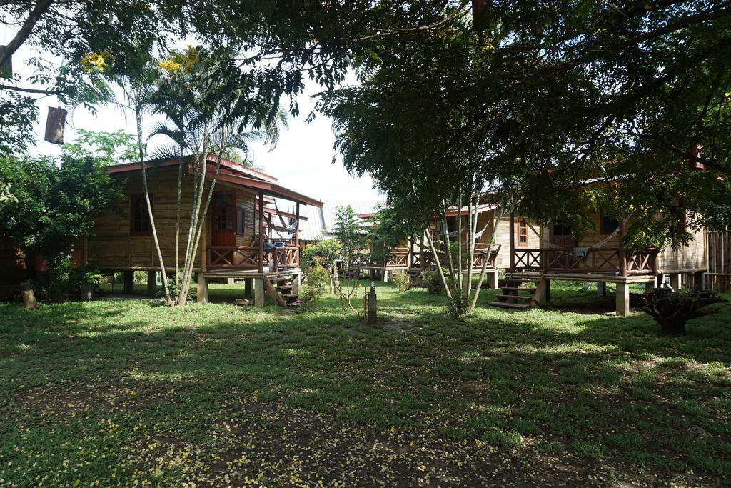 Family Hut Pai Hotel Exterior photo