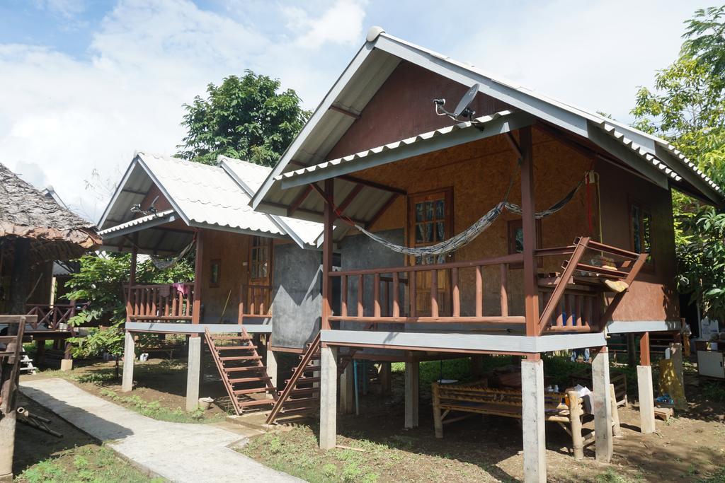 Family Hut Pai Hotel Exterior photo