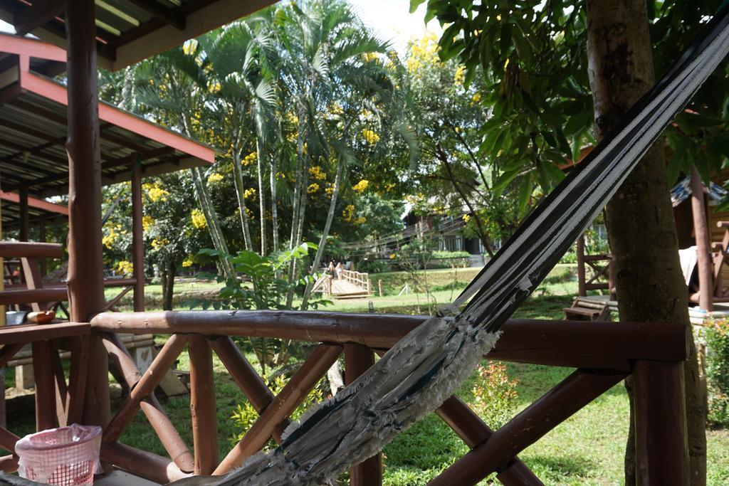 Family Hut Pai Hotel Exterior photo