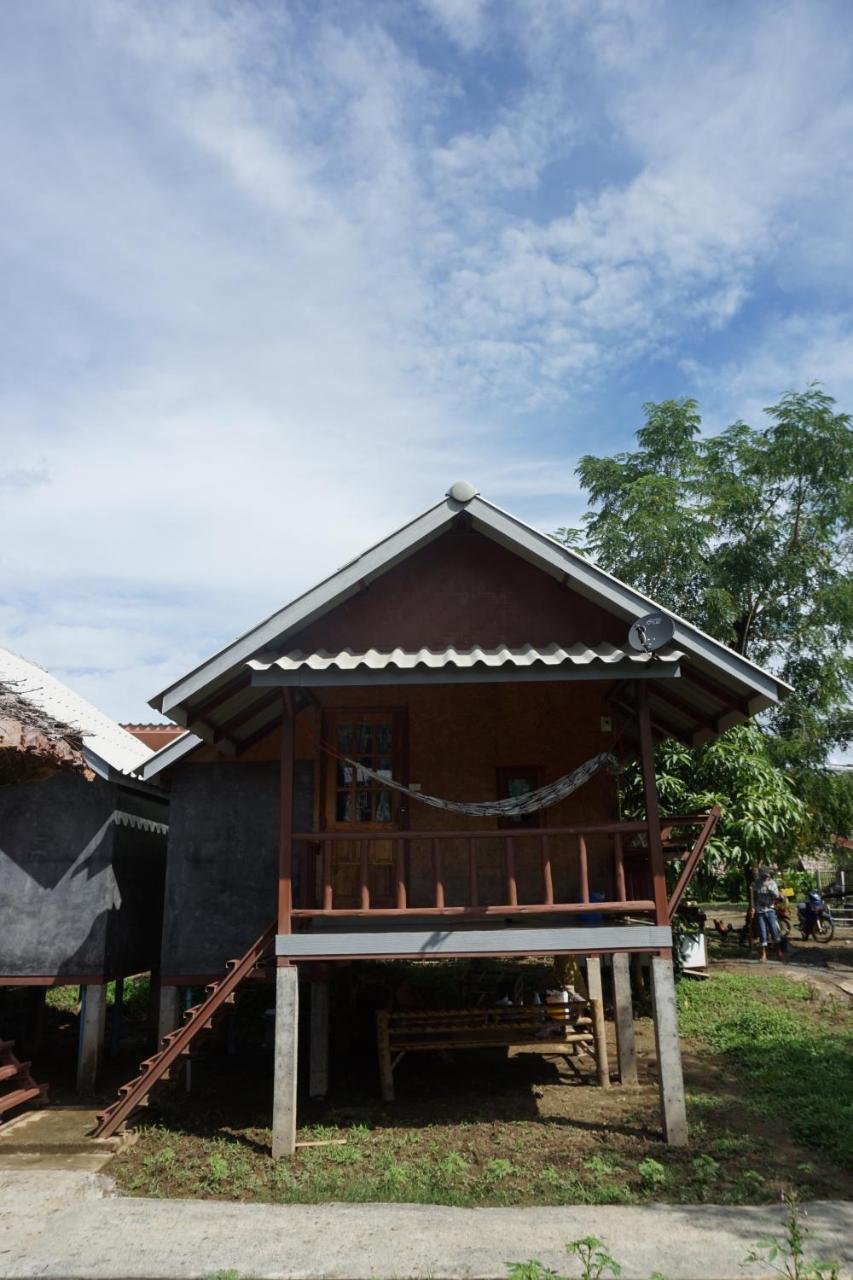 Family Hut Pai Hotel Exterior photo