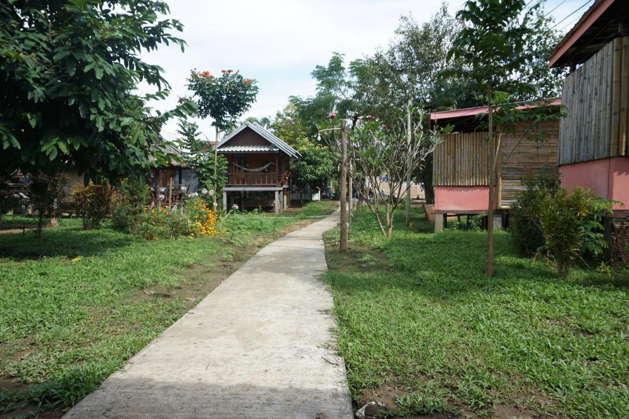 Family Hut Pai Hotel Exterior photo