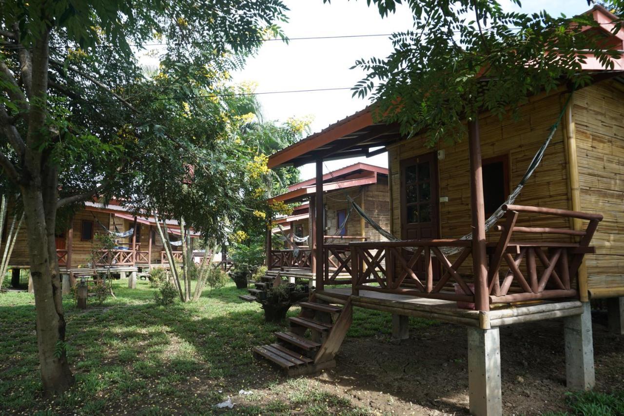 Family Hut Pai Hotel Exterior photo