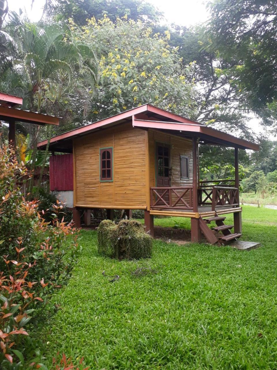 Family Hut Pai Hotel Exterior photo