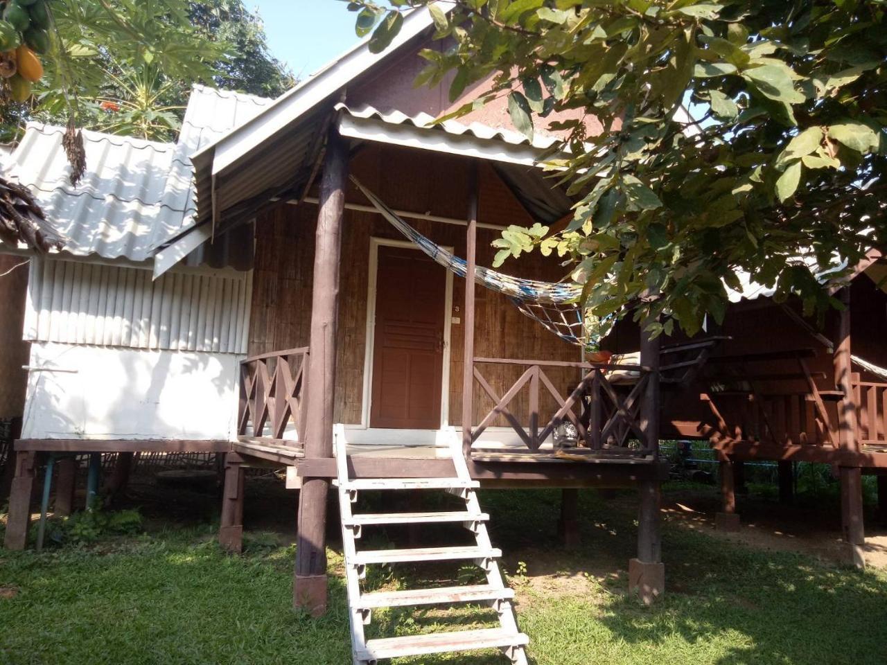 Family Hut Pai Hotel Exterior photo