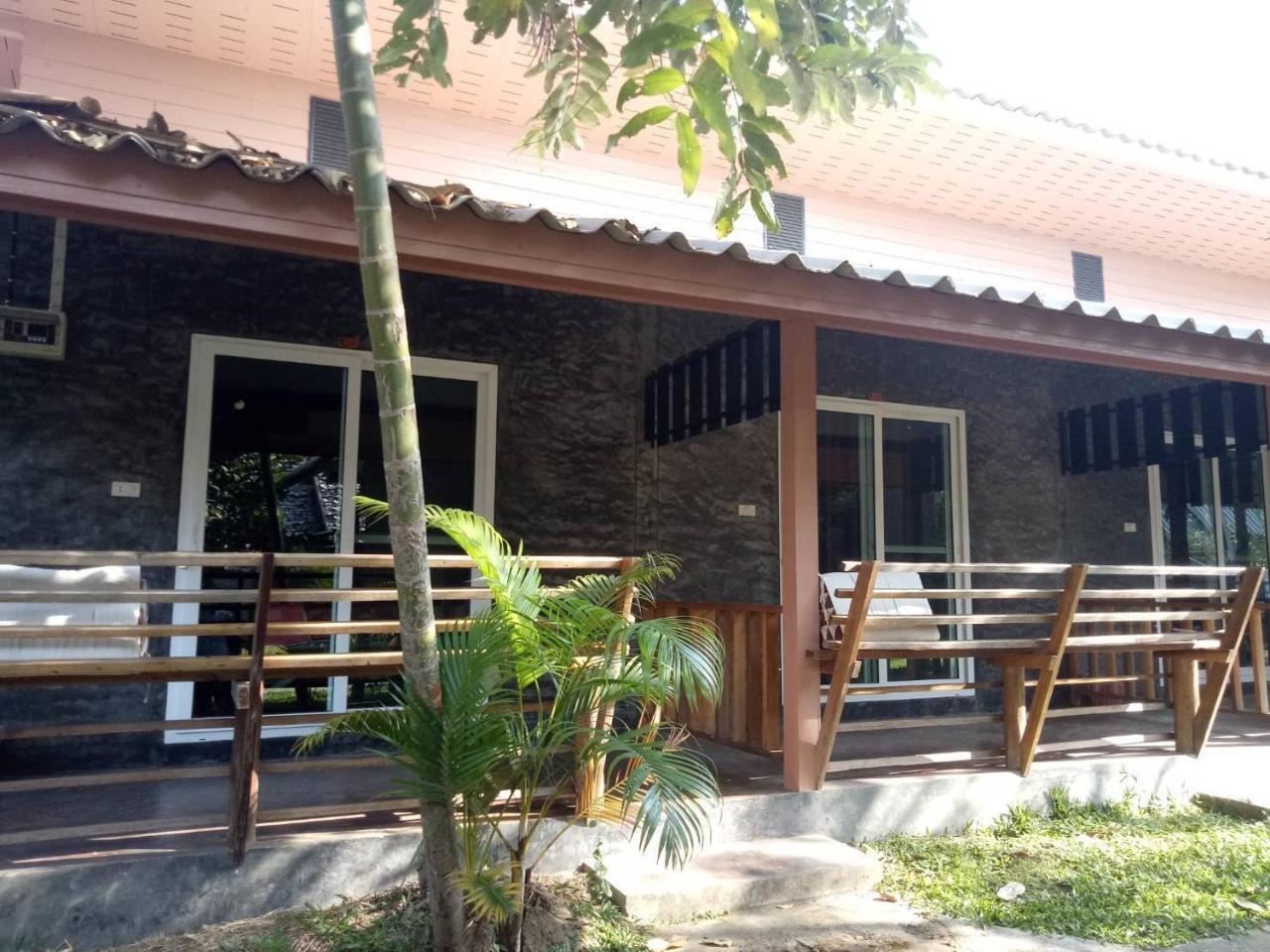 Family Hut Pai Hotel Exterior photo