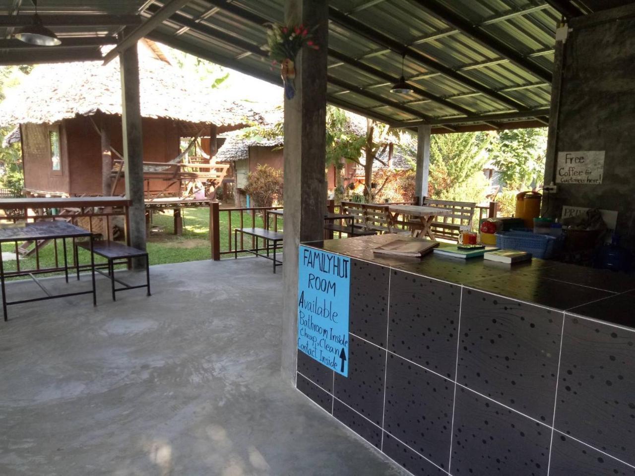 Family Hut Pai Hotel Exterior photo