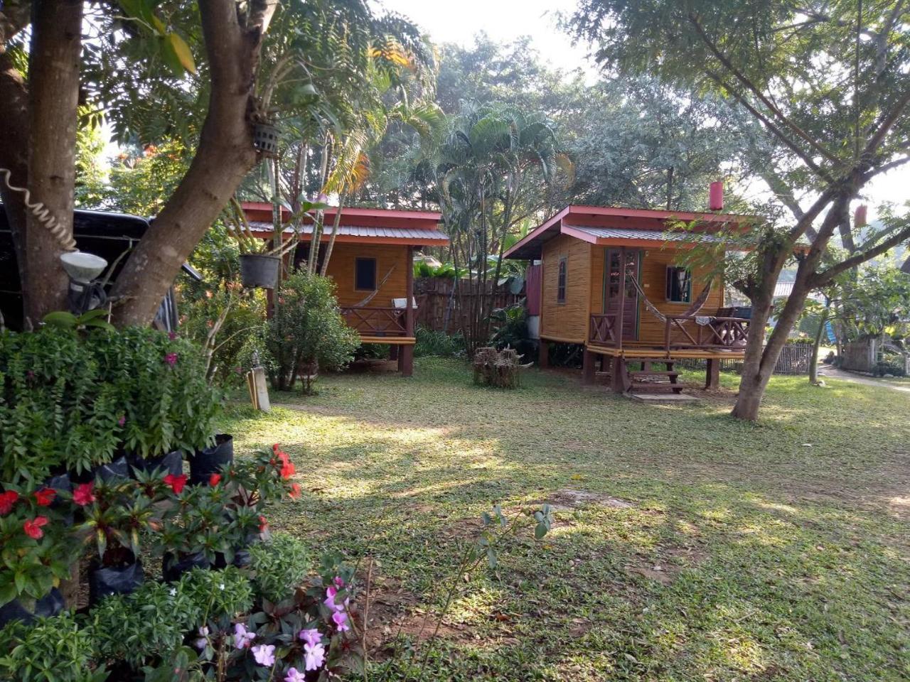 Family Hut Pai Hotel Exterior photo